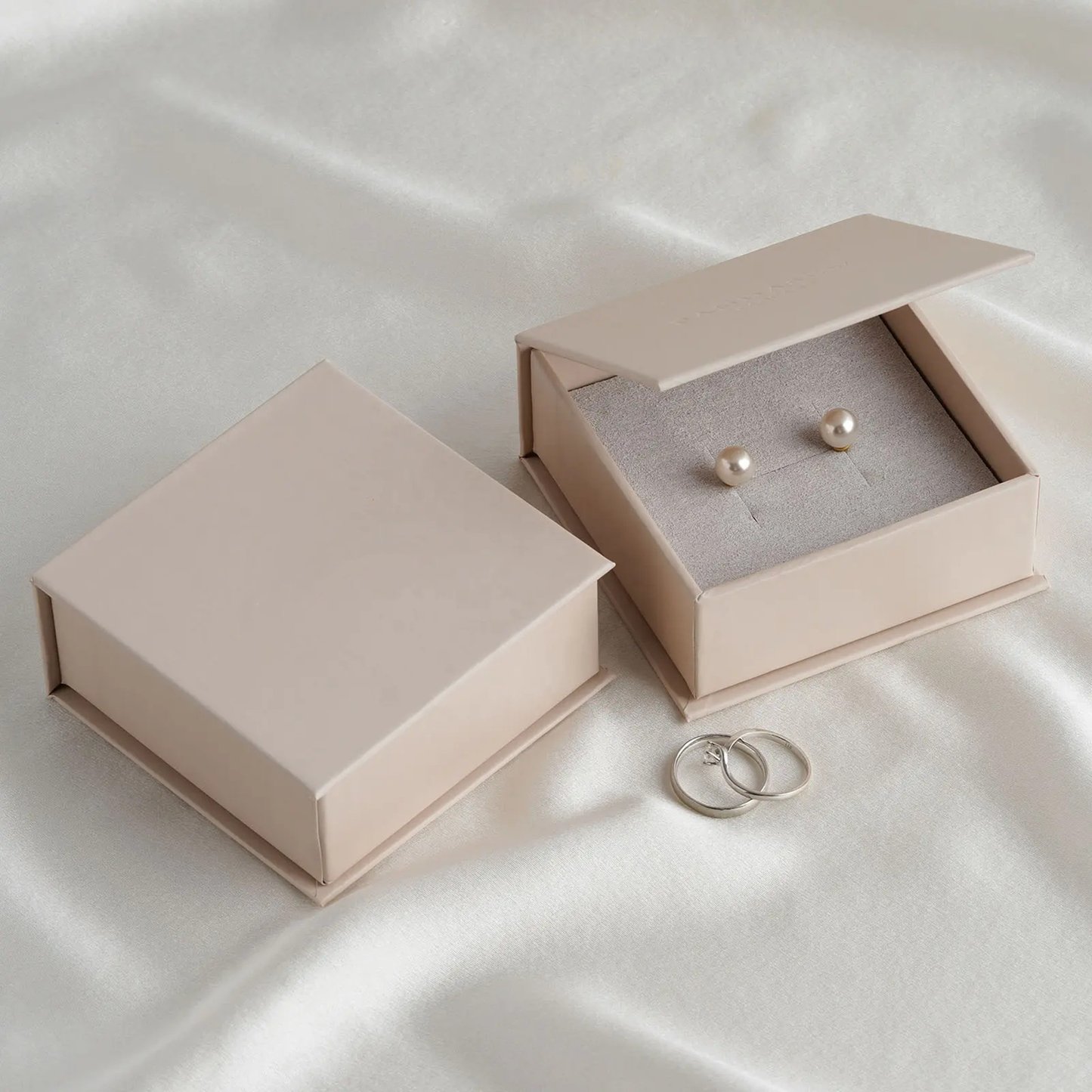 Custom Magnetic Earring Jewelry Boxes Flip Top Packaging