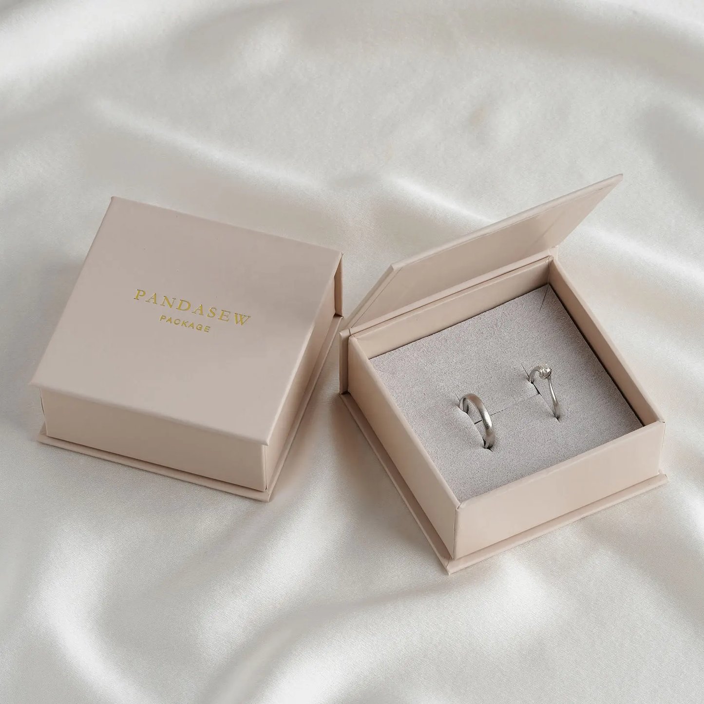 Custom Magnetic Earring Jewelry Boxes Flip Top Packaging